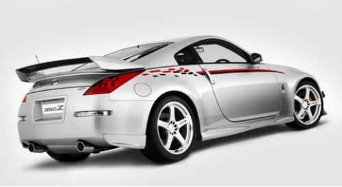 350Z получил антикрыло и большие выхлопные трубы. «Наконец-то!» — хором вздохнули любители тюнинга.