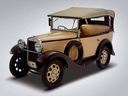 Datsun 12 Phaeton стал первым автомобилем, произведённым в 1933 году на заводе Jidosha-Seizo.