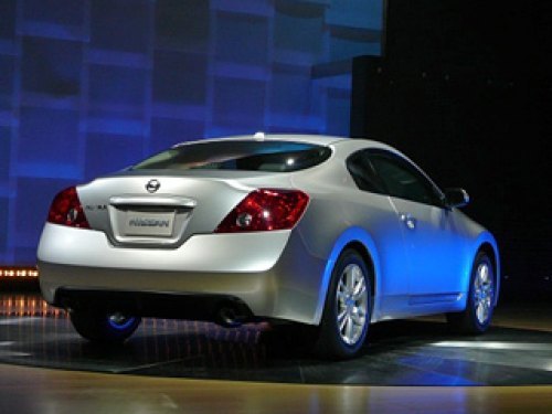 Дизайнерам удалось придать Nissan Altima Coupe приличный вид. Получился этакий «Infiniti G35 для…