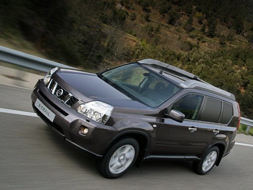 Издалека, если прищуриться, новый Nissan X-Trail от старого почти не отличить. Японцы не стали…