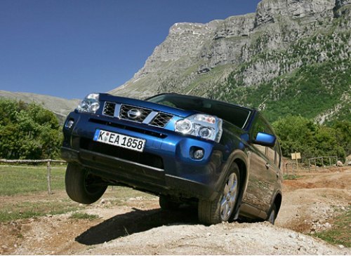 X-Trail — не самый утонченный автомобиль среди одноклассников, но спутать с чем-то другим его…