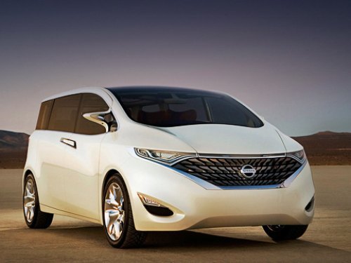 Nissan Forum выглядит очень современно, но внешний вид не назовёшь космическим. Хоть сейчас в серию…