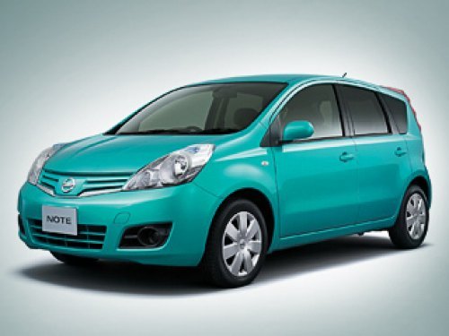 С новым передком Nissan Note не стал страшнее или красивее, он просто выглядит чуточку свежее.