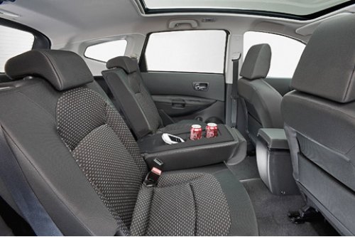 Уютнее всего в Qashqai+2 будет на среднем ряду. Запас для ног пассажиров увеличился на 23 мм, над…