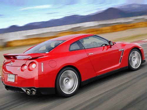 Nissan GT-R разрабатывали так долго, что страсти вокруг автомобиля накалились до предела. За годы…