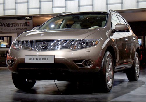 Длина версии Qashqai+2 выросла на 211 мм, а база — на 135. Крыша над задней частью салона…