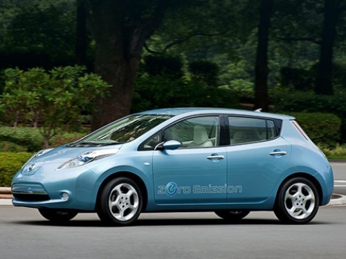 Абсолютно новый кузов электромобиля чем-то напоминает модели Nissan Note и Tiida. В целом дизайн…
