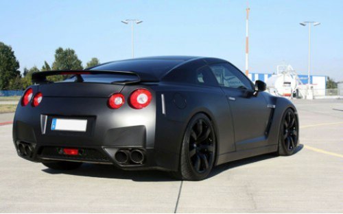 Nissan GT-R Black Edition после пребывания в угодьях Avus Performance легко узнать по окрасу и…