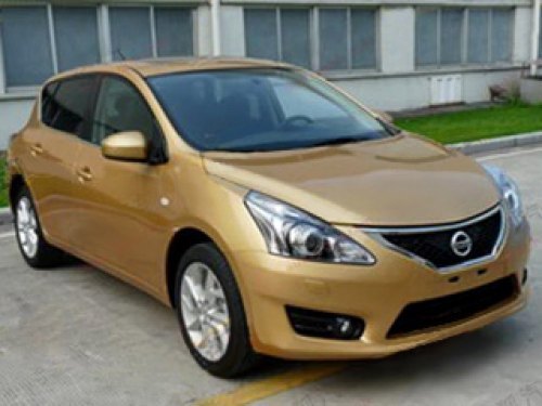Шпионерам удалось подловить полностью оголённый хэтчбек Nissan Tiida второй генерации. С седаном…