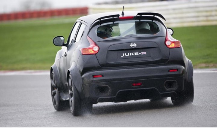 Примерная цена суперкроссовера в Европе — свыше $500 тысяч.