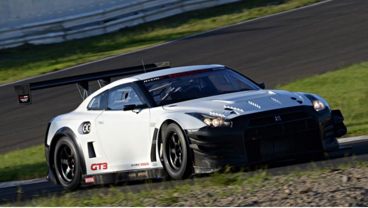 Модернизированный Nissan GT-R GT3, который весит 1300 кг, в Европе, России и на Среднем Востоке…