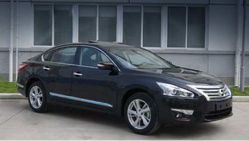Анфас новинка — точная копия североамериканского седана Nissan Altima.