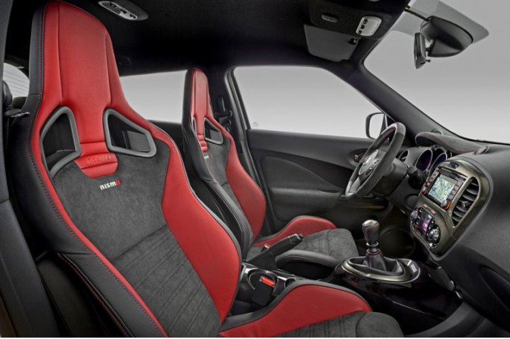 Все «эр-эски» по умолчанию оснащены спортивными сиденьями Recaro.