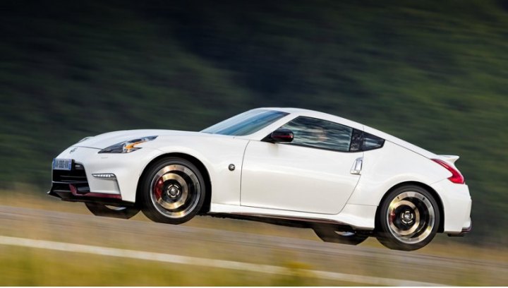 В базовой комплектации купе Nissan 370Z предлагается американским покупателям с мотором V6 3.7 (332…