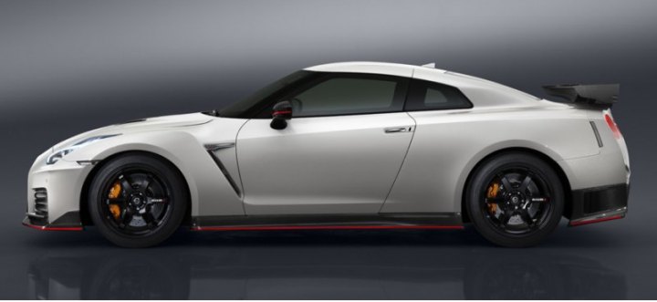 После рестайлинга Nissan GT-R Nismo вырос в длину на 10 мм (теперь 4690), а ширина, высота и база…