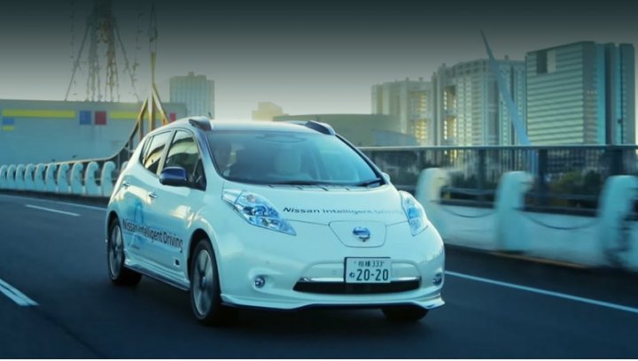 В качестве «беспилотника» выступит перекроенный электромобиль Leaf.
