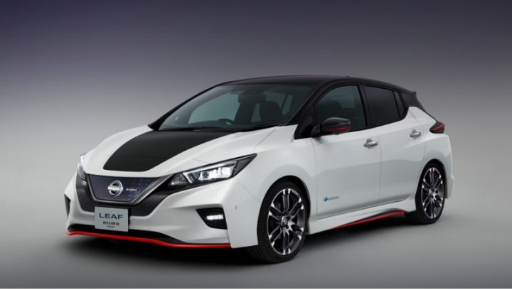 Спереди Nismo-версию отличают от обычного Лифа новый передний бампер с губой сплиттера и…
