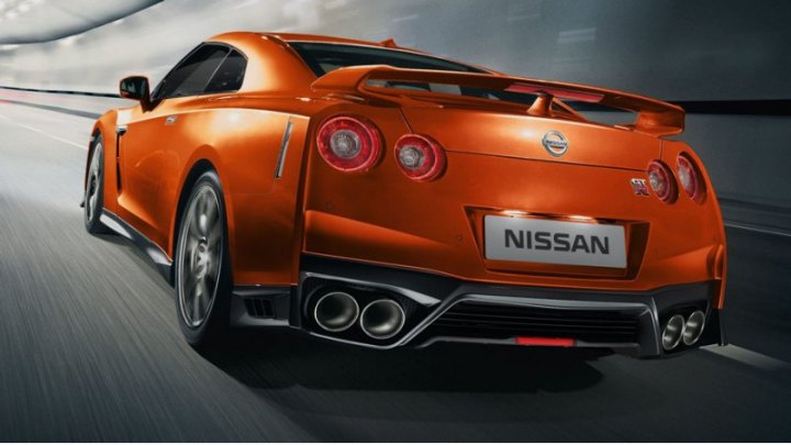 Сейчас GT-R, обновленный в 2016 году, предлагается в России с двигателем V6 3.8 (570 л.с., 637 Н·м)…