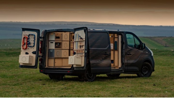 Напомним, что NV300 является клоном модели Renault Trafic.