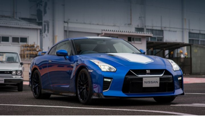 Спорткар GT-R 50th Anniversary в окраске подражает гоночным GT-R прошлого, в частности, моделям,…