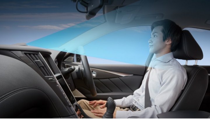 По центру передней панели установлен Driver Monitor — устройство, постоянно следящее за лицом…