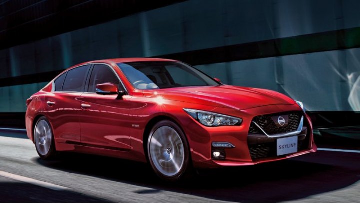 До сих пор Skyline преспокойно носил в Японии шильдики Infiniti, и никого это не смущало. Теперь…