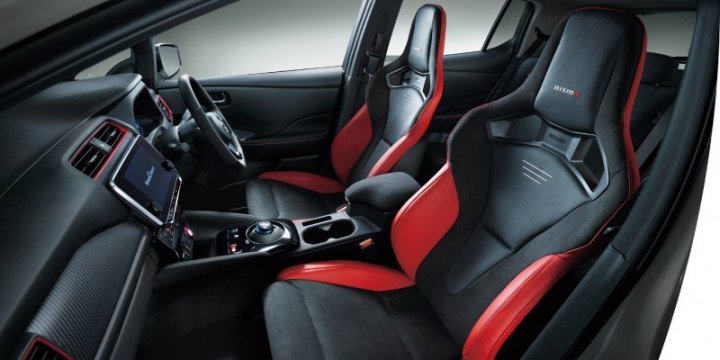Еще одна обновка: опциональные сиденья Recaro с новым дизайном, улучшенной боковой поддержкой и…