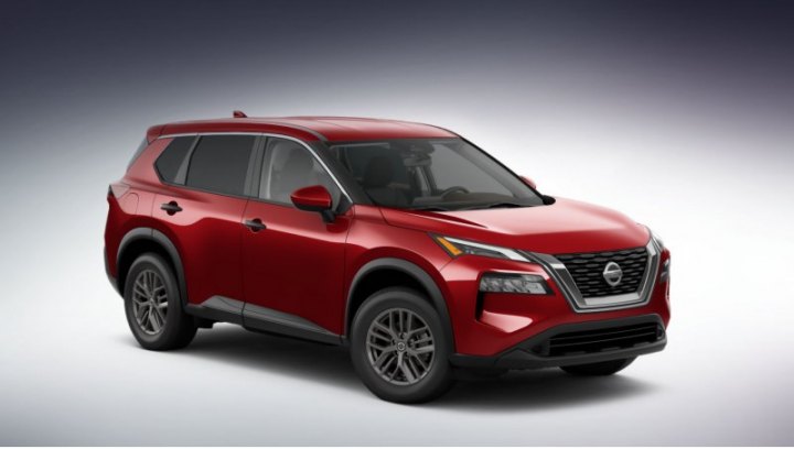 Снаружи китайский Nissan X-Trail и североамериканский Rogue немного отличаются оформлением…