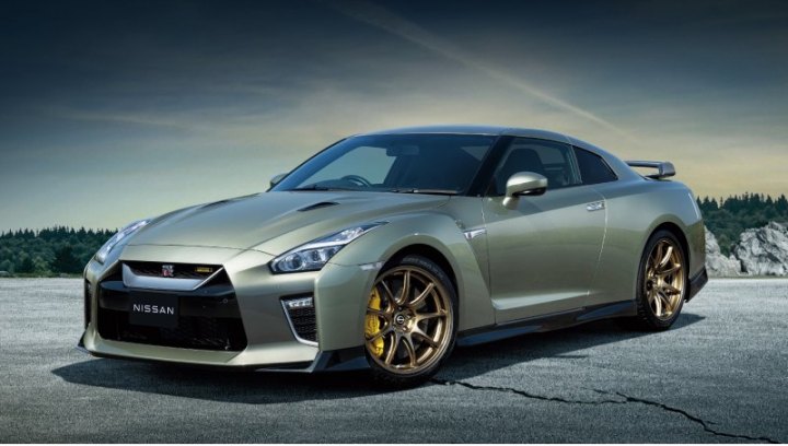 В оттенок Millennium Jade (на фото) был окрашен GT-R V-spec II Nür (R34) образца 2002 года:…