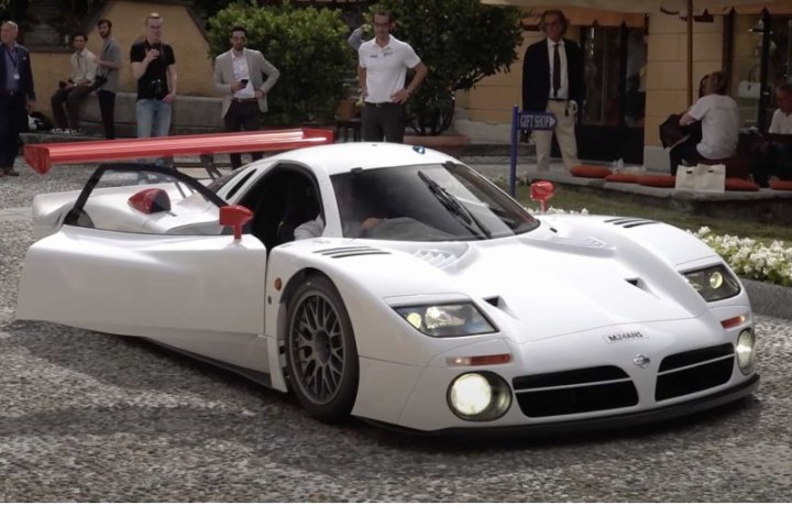 Посмотрите на Nissan R390 GT1. Он выглядит также впечатляюще, как и звучит