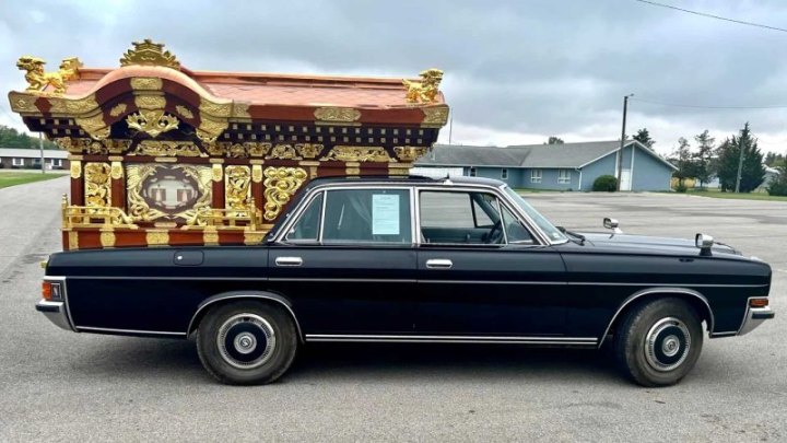 Уникальный катафалк на базе Nissan President продают по цене Lada Granta