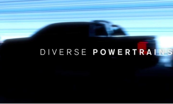 Nissan «засветил» новое поколение пикапа Navara