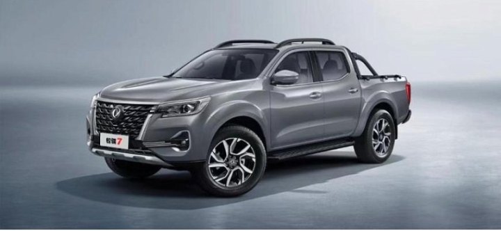 Представлена китайская версия Nissan Navara с более красивым салоном про брендом Ruiqi