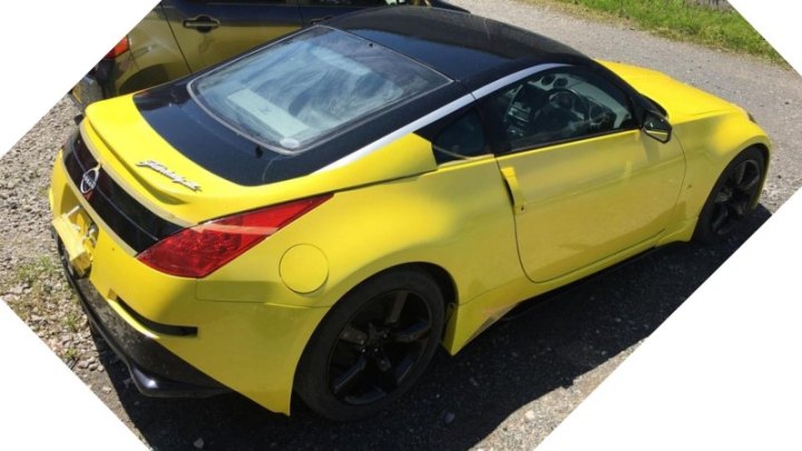 На 350Z была установлена пара фар со светодиодной графикой на черном фоне. Чтобы приблизить…