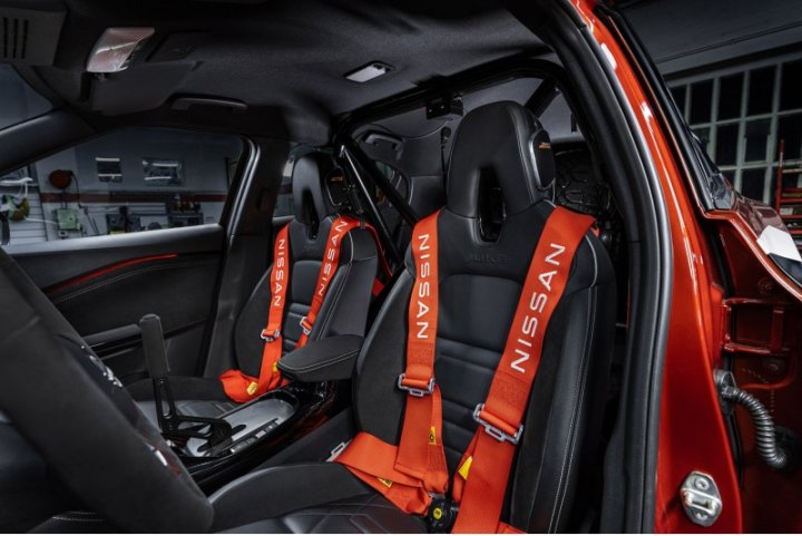 Специальная окраска вдохновлена Nissan 240Z, участвовавшим в ралли Восточной Африки, с черным…