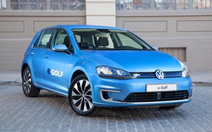 Продолжает список немецких электрокаров небольшой Volkswagen e-Golf. Его стоимость также находится…