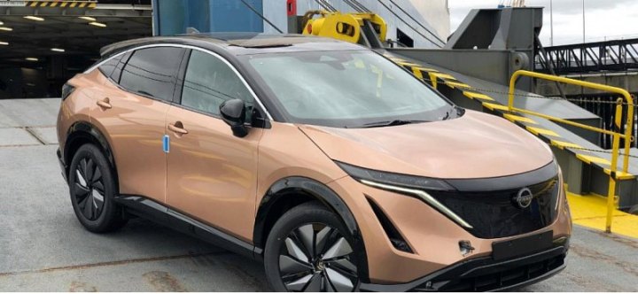 Компания Nissan начала отгружать полностью электрический кроссовер Ariya дилерам