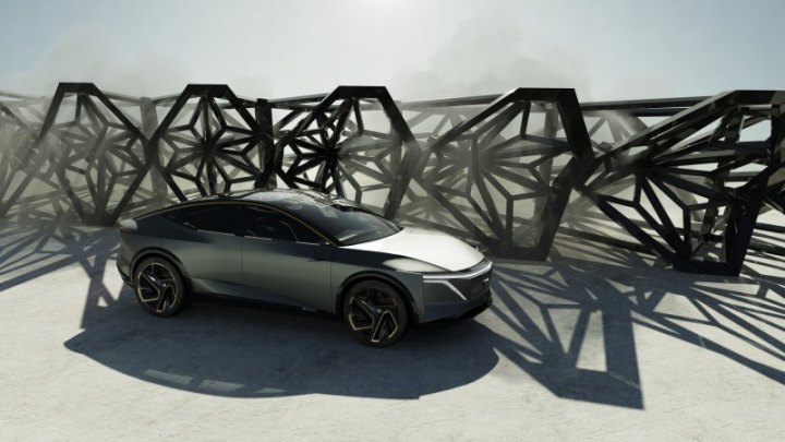 Однако, читая между строк, кажется, что у Nissan может быть электрическая Maxima в рукаве. Только…