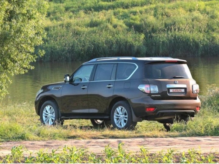 Версия Nismo Edition выделяется акцентами красного цвета на кузове и отделкой салона в ярких тонах.…