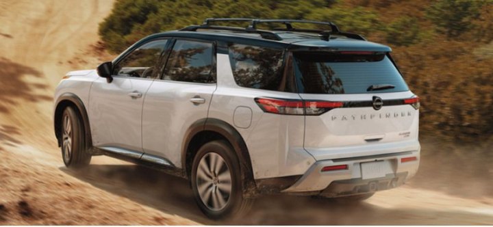 Автосалоны РФ продают кроссоверы Nissan Pathfinder нового поколения за 8,5 млн рублей