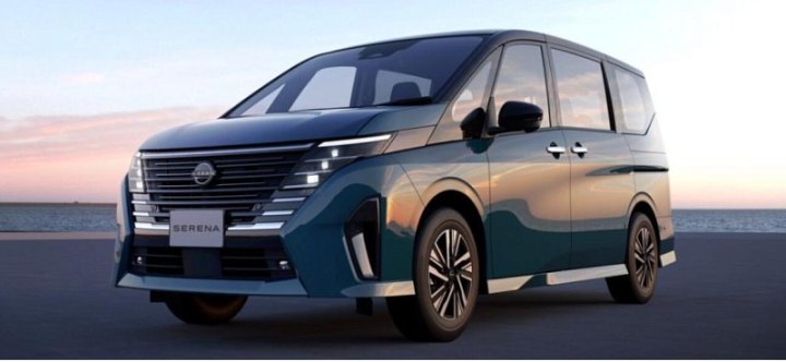 Автосалоны РФ начали продажи новых минивэнов Nissan Serena по цене от 2 млн рублей