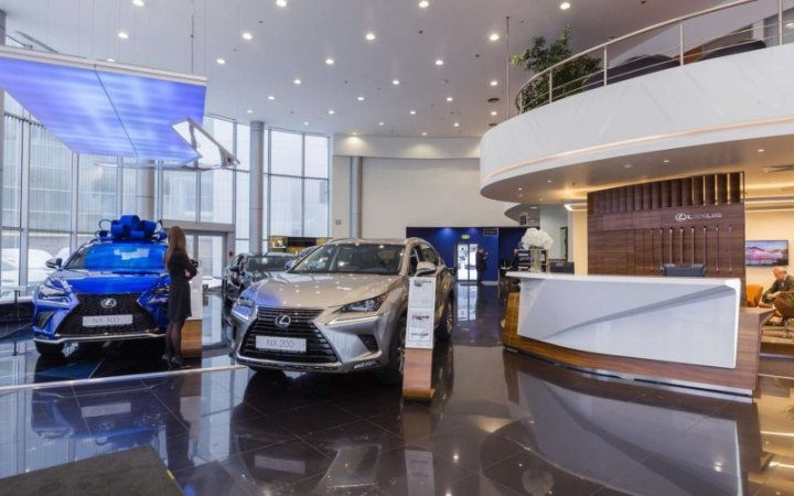 Премиальные Infiniti и Lexus тоже дают покупателям возможность сэкономить.