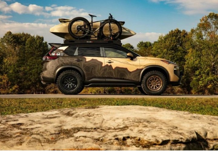 В салоне связь с Nismo продолжается: неопреновые чехлы на передние и задние сиденья Nismo,…