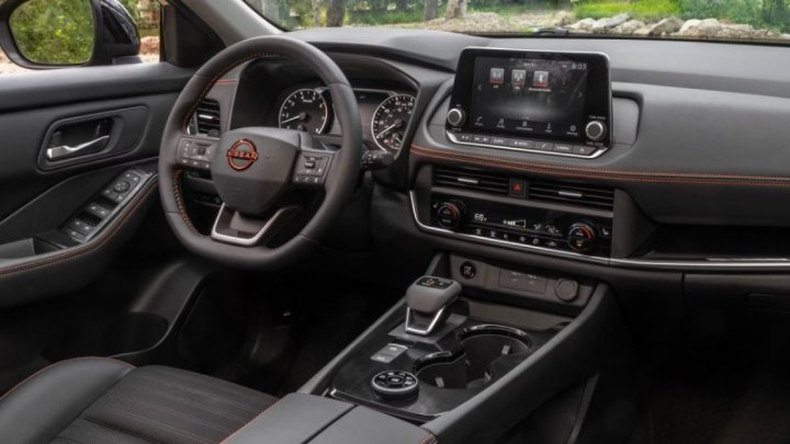 Оснащается Nissan Rogue Rock Creek 1,5-литровой 204-сильной «турботройкой» в связке с вариатором…