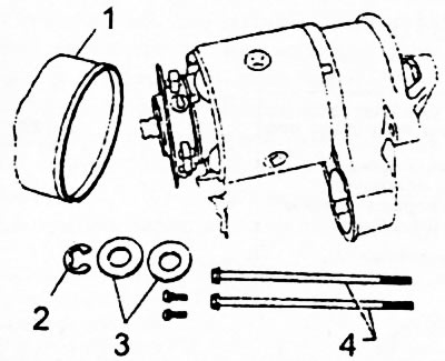 Рис. 295. 1 - задняя крышка; 2 - пружинное; упорное кольцо; 3 - упорные шайбы; 4 - сквозные болты.