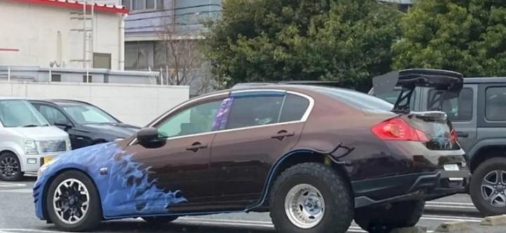 На что способен спортивный Nissan Skyline с этими огромными внедорожными шинами