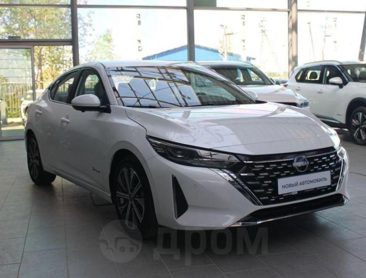В Россию привезли новый гибридный седан Nissan с автоматом
