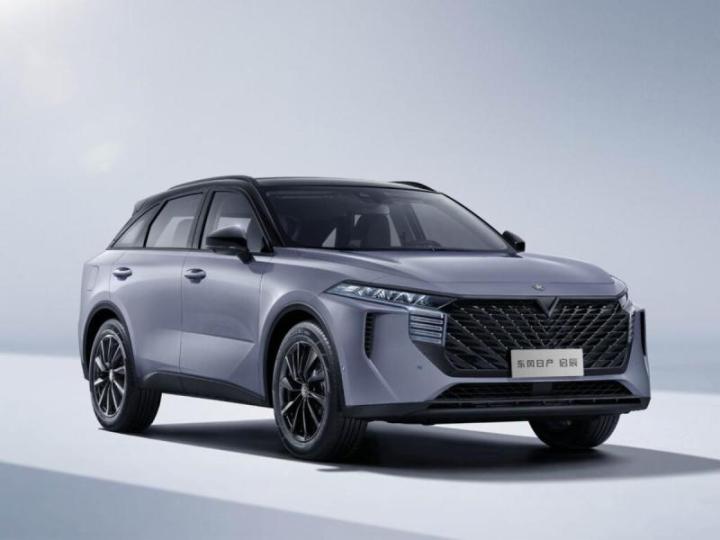По стандартам Nissan: в РФ появился новый кроссовер Venucia V-Online