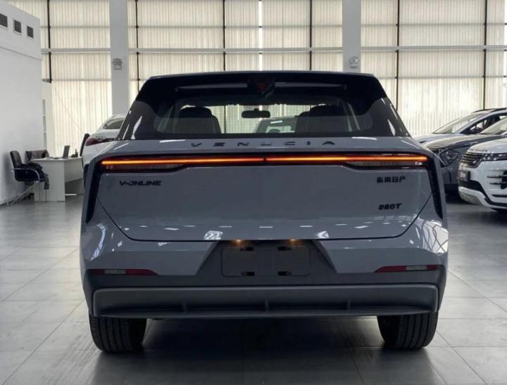 У продавца в Ростове-на-Дону имеется серый автомобиль в комплектации Luxury Pro. Здесь ценник без…