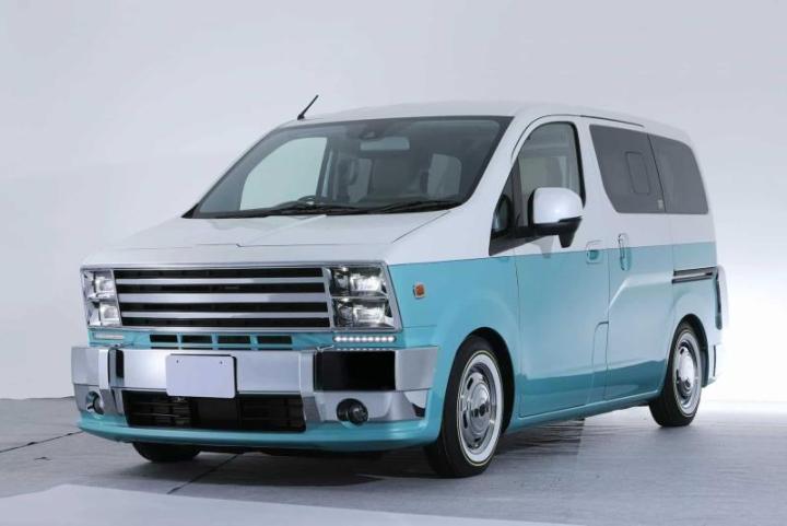 Семиместный минивэн Nissan трансформировался в американизированный ретро-фургон